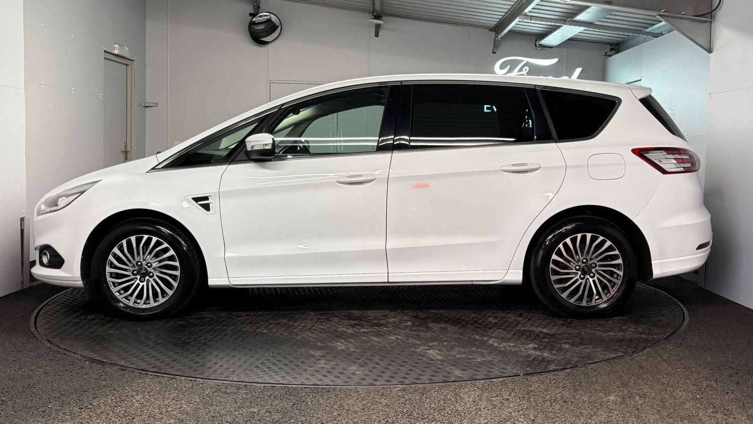 Used Ford S-Max 2018 for sale - 76125893: Photo 8
