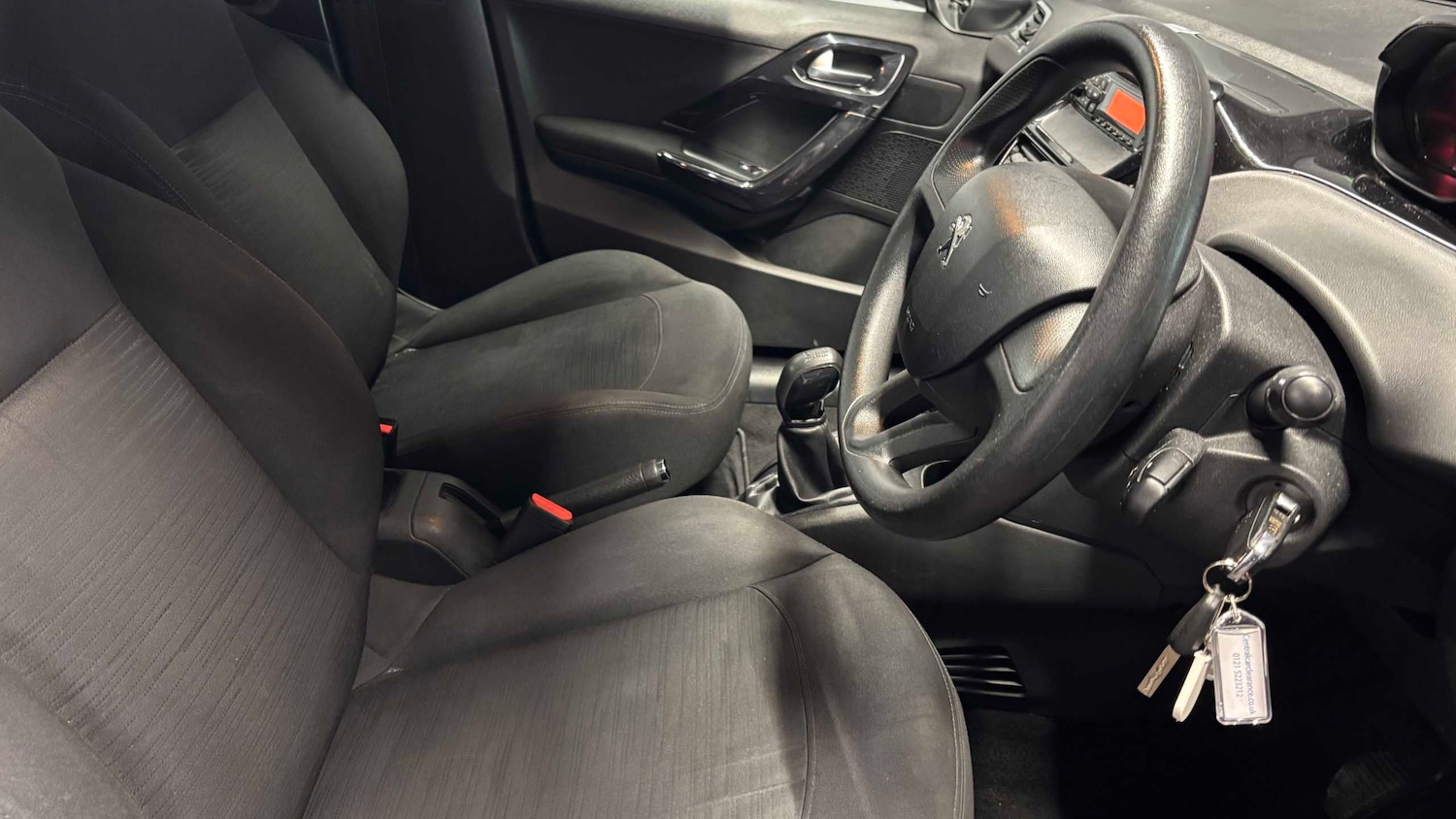 Used Peugeot 208 2013 for sale - 77686408: Photo 14