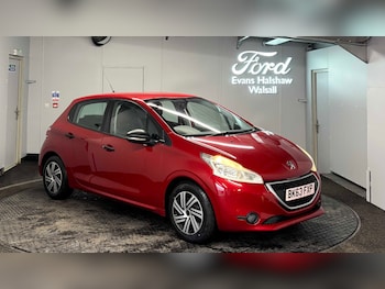 Used Peugeot 208 2013 for sale - 77686408: Photo