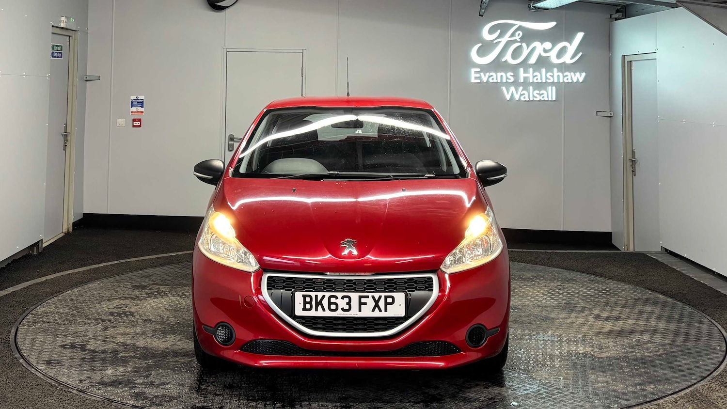 Used Peugeot 208 2013 for sale - 77686408: Photo 2