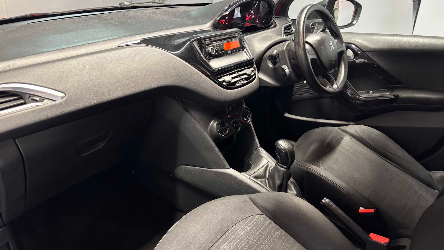 Used Peugeot 208 2013 for sale - 77686408: Photo 24