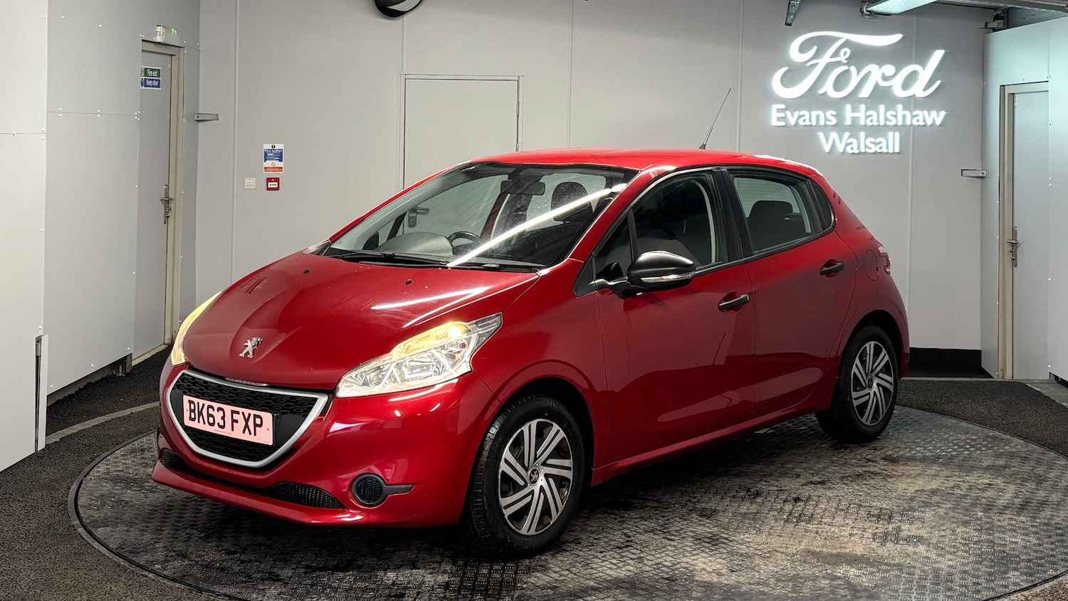 Used Peugeot 208 2013 for sale - 77686408: Photo 3