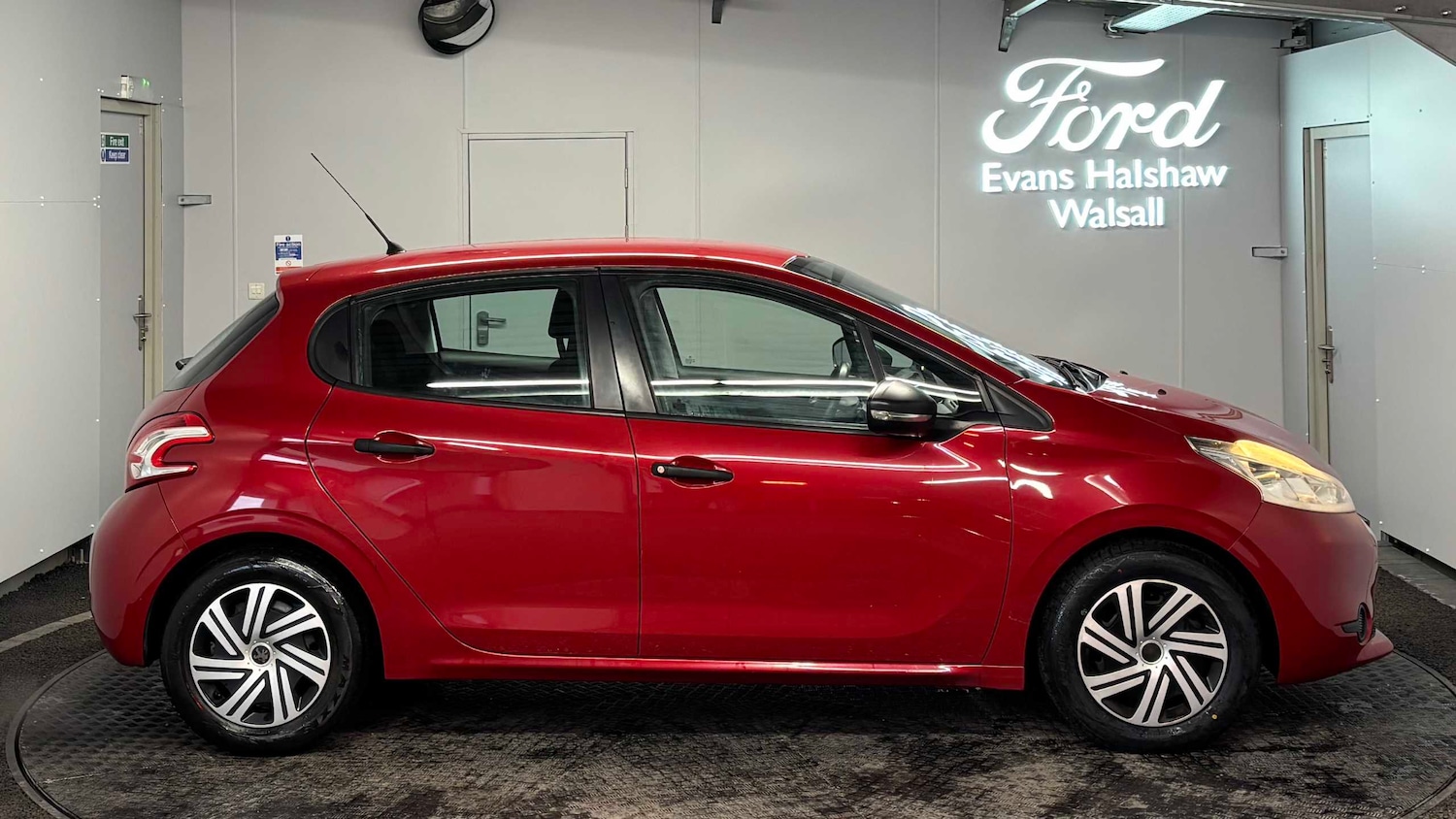 Used Peugeot 208 2013 for sale - 77686408: Photo 4