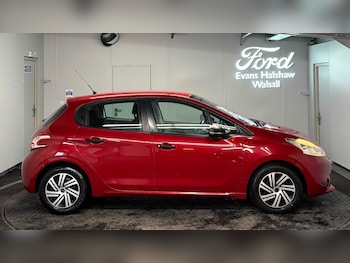 Used Peugeot 208 2013 for sale - 77686408: Photo