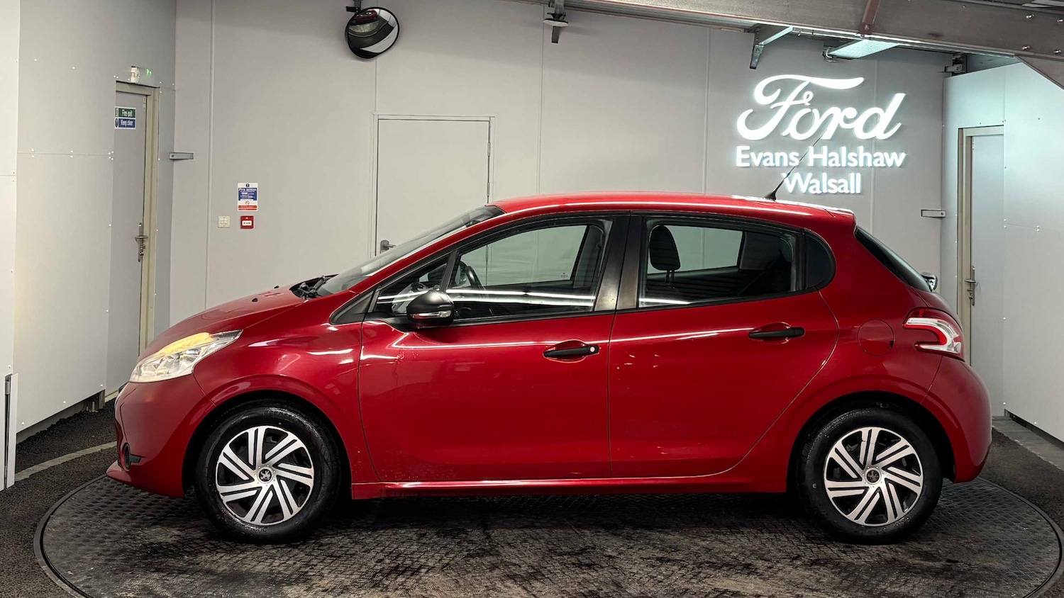 Used Peugeot 208 2013 for sale - 77686408: Photo 8