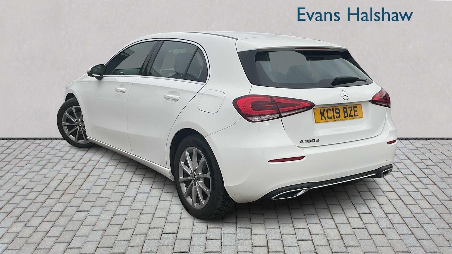 Used Mercedes-Benz A-Class 2019 for sale - 76460358: Photo 2