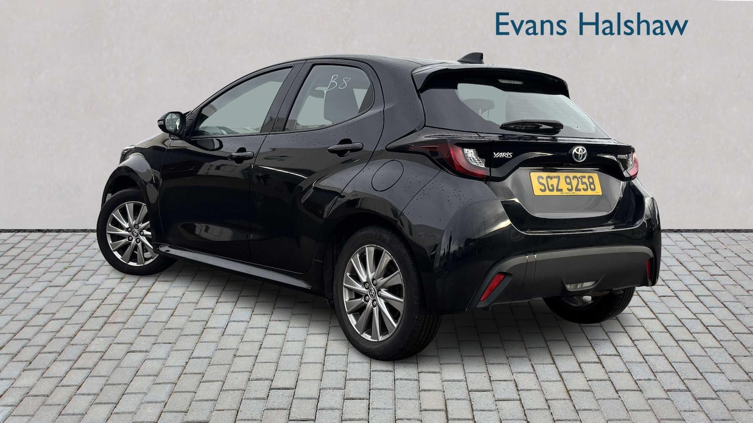 Used Toyota Yaris for sale - 76732392: Photo 2