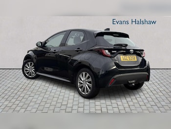 Used Toyota Yaris 2022 for sale - 76732392: Photo