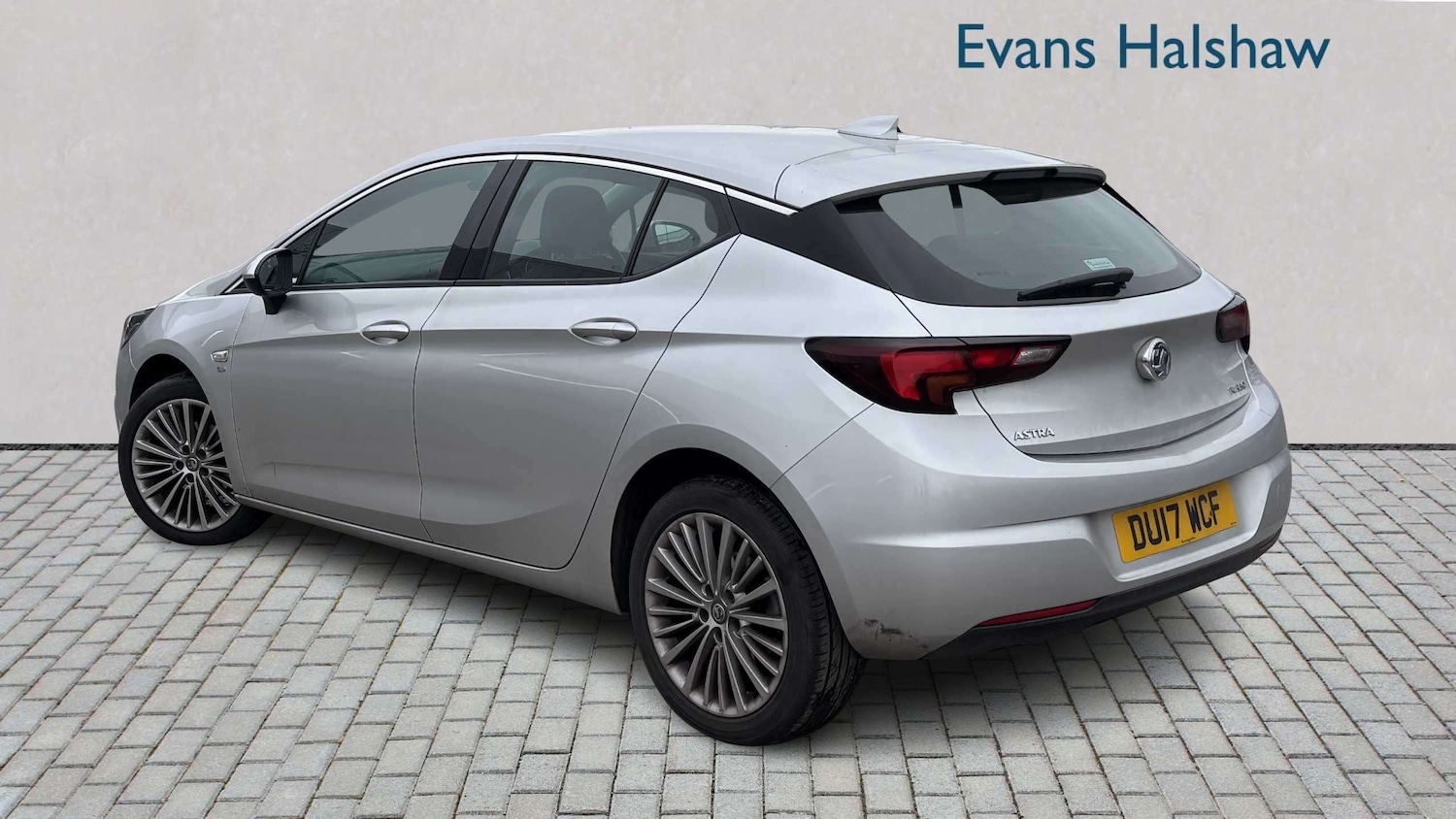 Used Vauxhall Astra 2017 for sale - 77810808: Photo 2