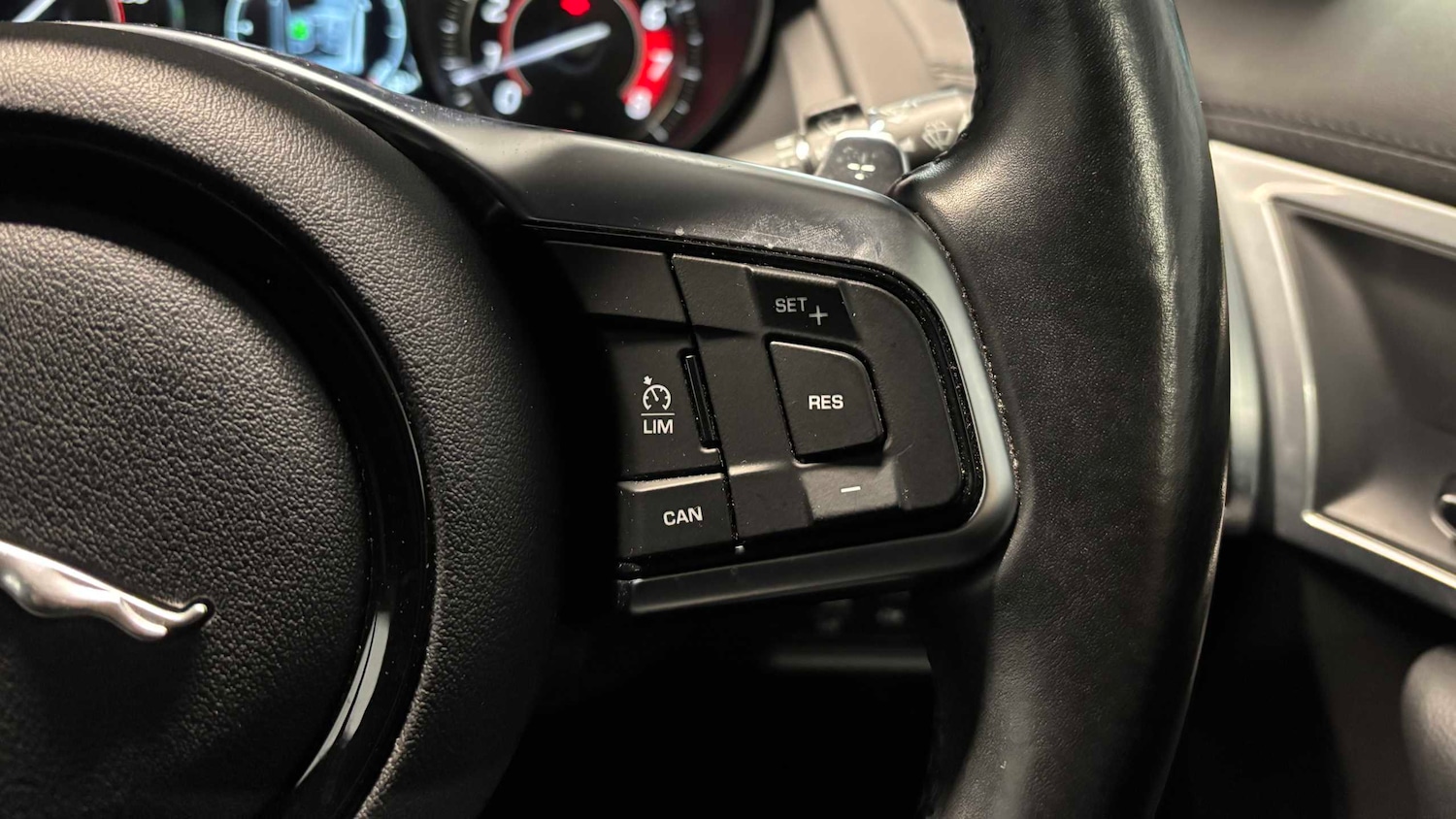 Used Jaguar F-Type 2019 for sale - 77601233: Photo 17