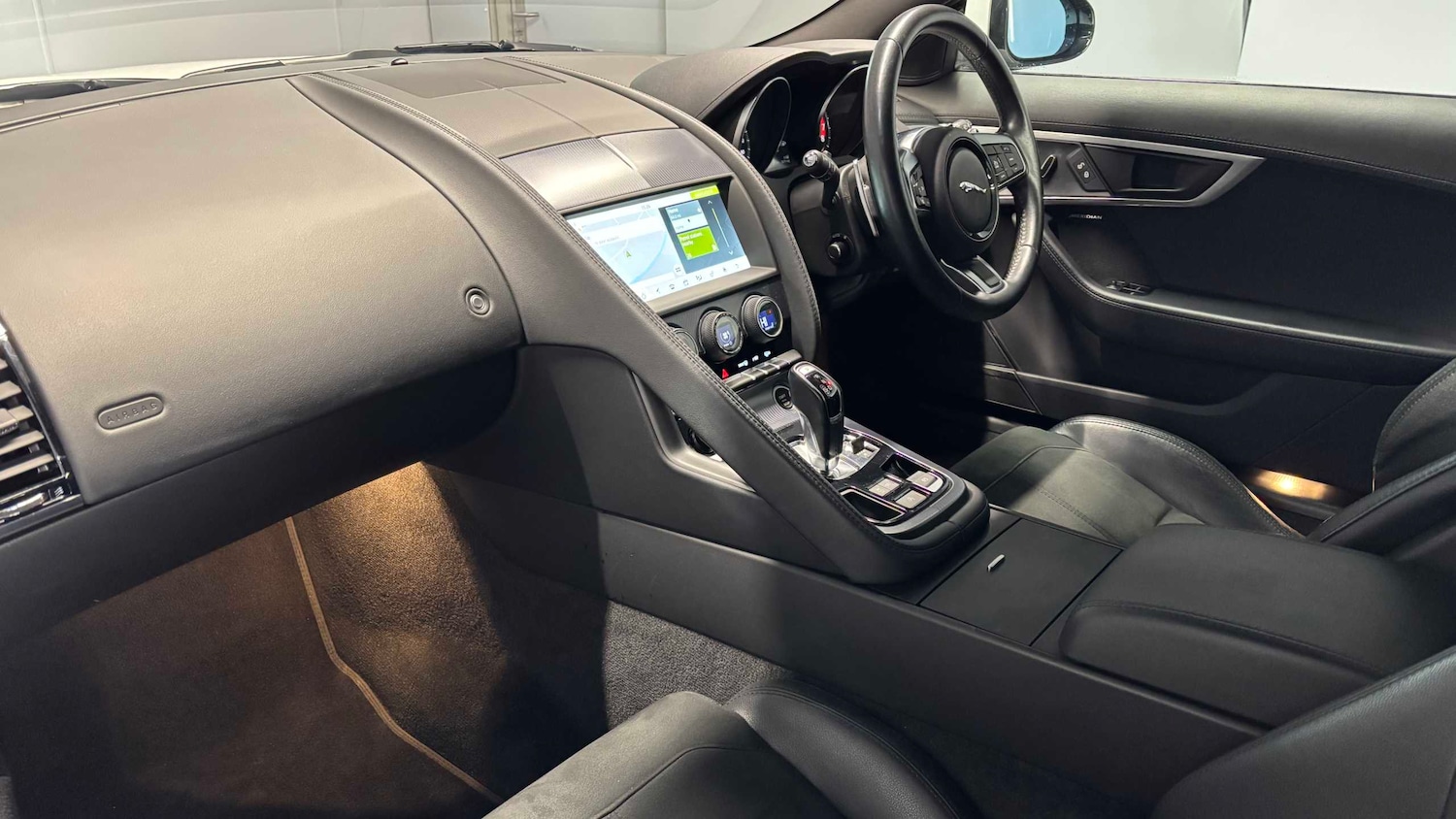 Used Jaguar F-Type 2019 for sale - 77601233: Photo 22