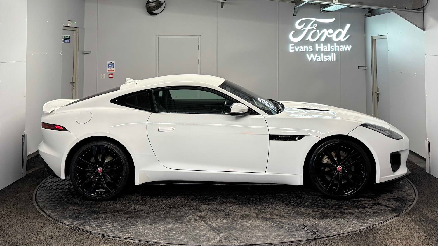 Used Jaguar F-Type 2019 for sale - 77601233: Photo 4
