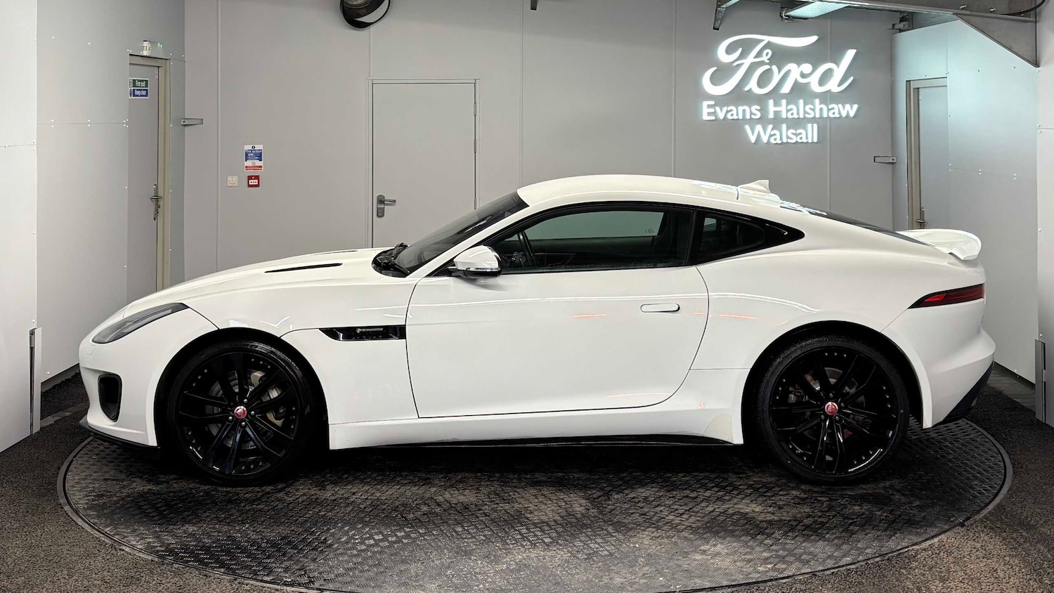 Used Jaguar F-Type 2019 for sale - 77601233: Photo 8