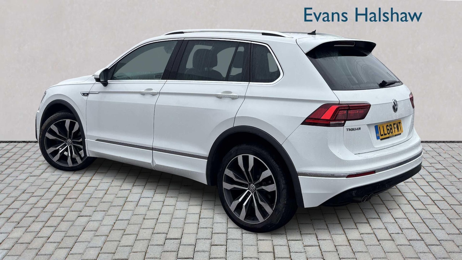 Used Volkswagen Tiguan 2018 for sale - 77443324: Photo 2