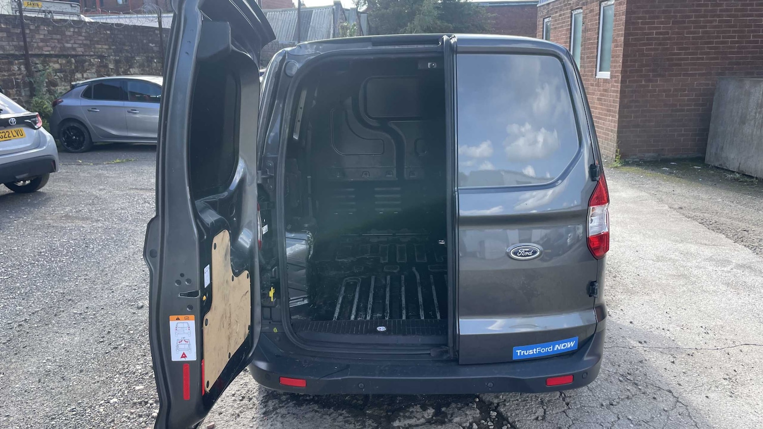 Used Ford Transit Courier 2020 for sale - 76390690: Photo 27