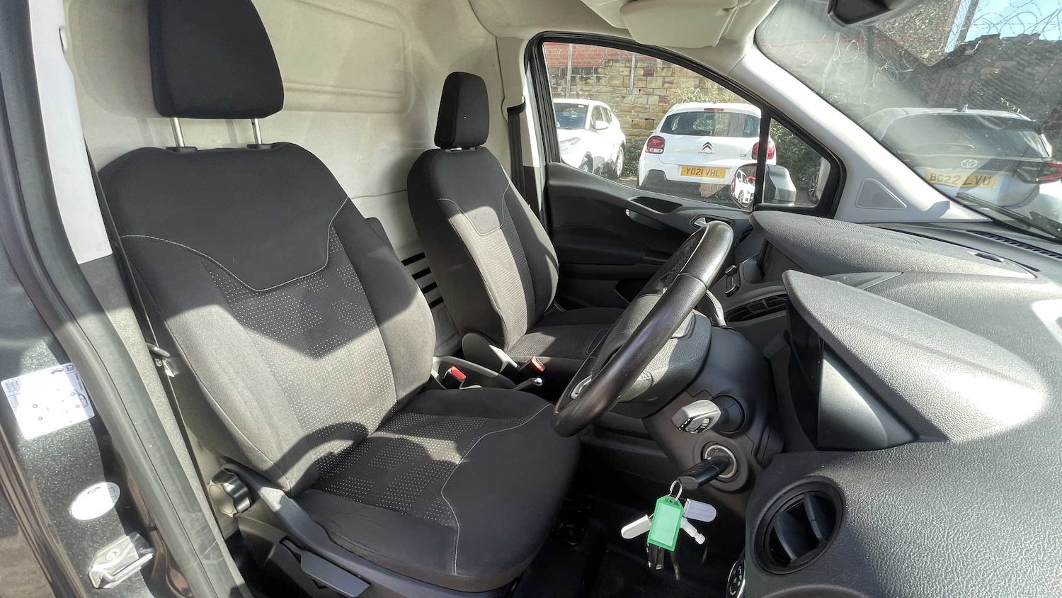 Used Ford Transit Courier 2020 for sale - 76390690: Photo 33