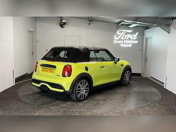 Used MINI Convertible 2022 for sale - 76329300: Photo
