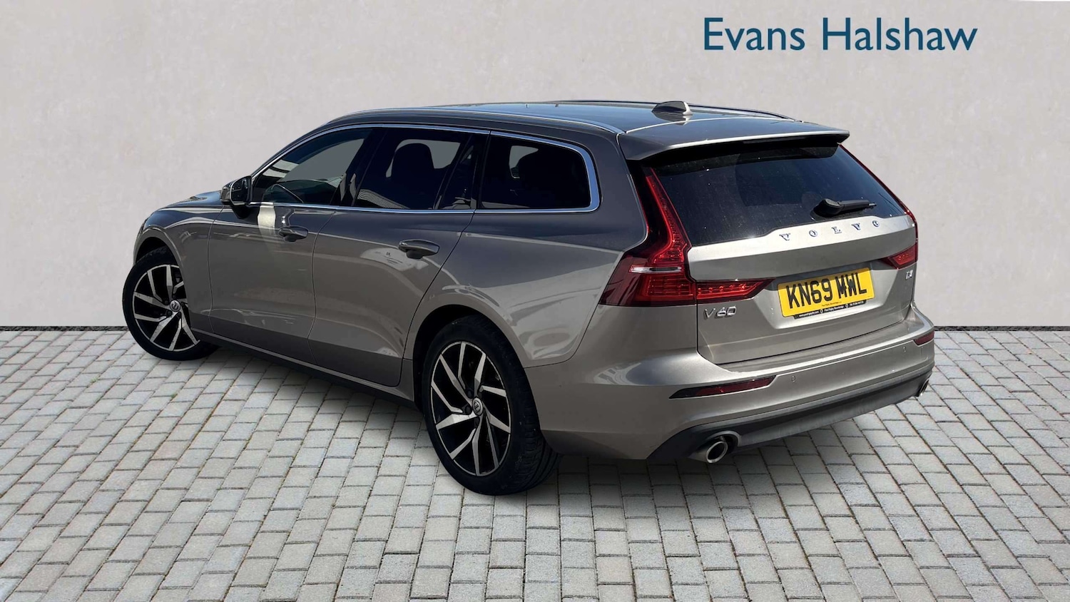 Used Volvo V60 2019 for sale - 78161437: Photo 2