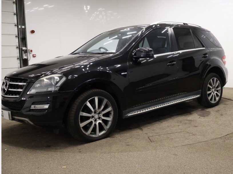 Used Mercedes-Benz M Class 2011 for sale - 76525727: Photo 1