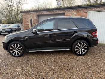 Used Mercedes-Benz M Class 2011 for sale - 76525727: Photo