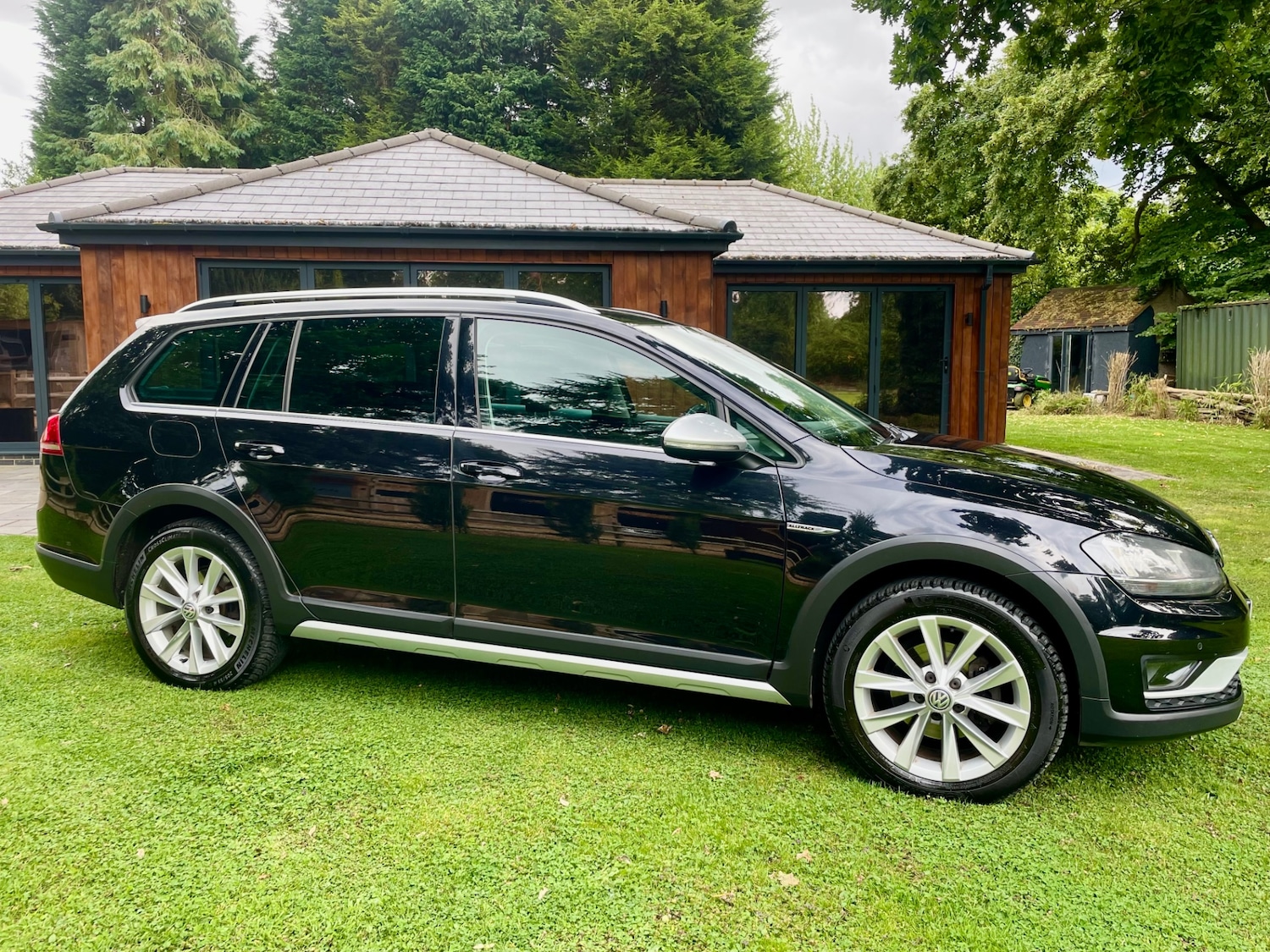Used Volkswagen Golf 2016 for sale - 76362981: Photo 2