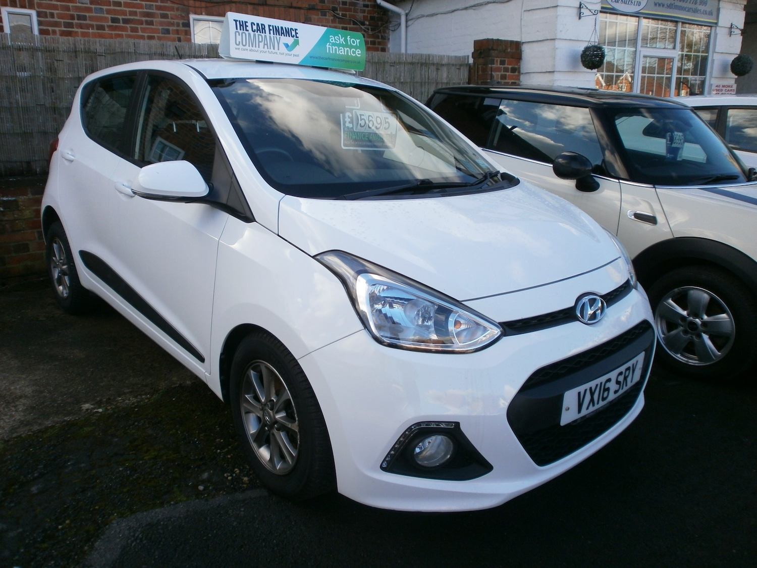Used Hyundai i10 2016 for sale - 77436288: Photo 2