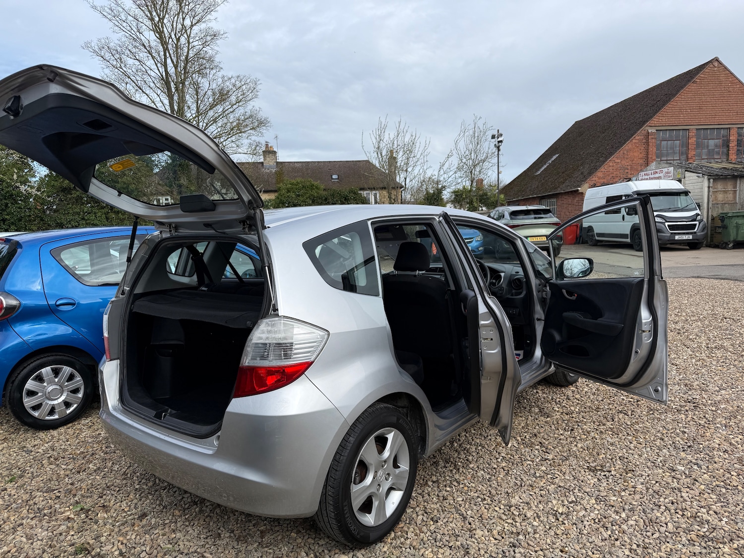 Used Honda Jazz 2010 for sale - 77878703: Photo 2