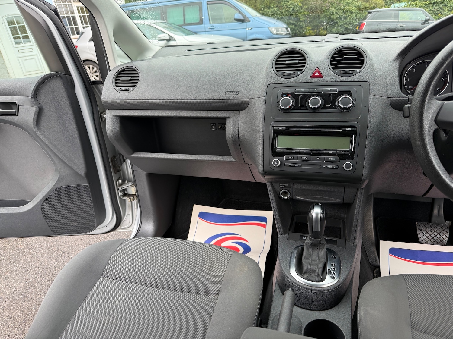 Used Volkswagen Caddy Maxi Life 2011 for sale - 78049876: Photo 9