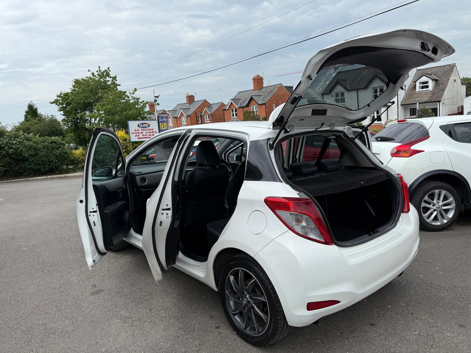 Used Toyota Yaris 2012 for sale - 77145203: Photo 10