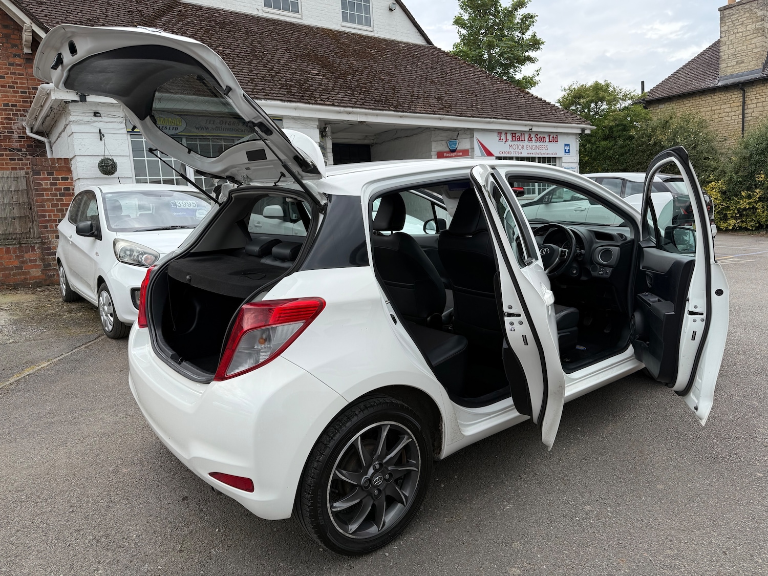 Used Toyota Yaris 2012 for sale - 77145203: Photo 12
