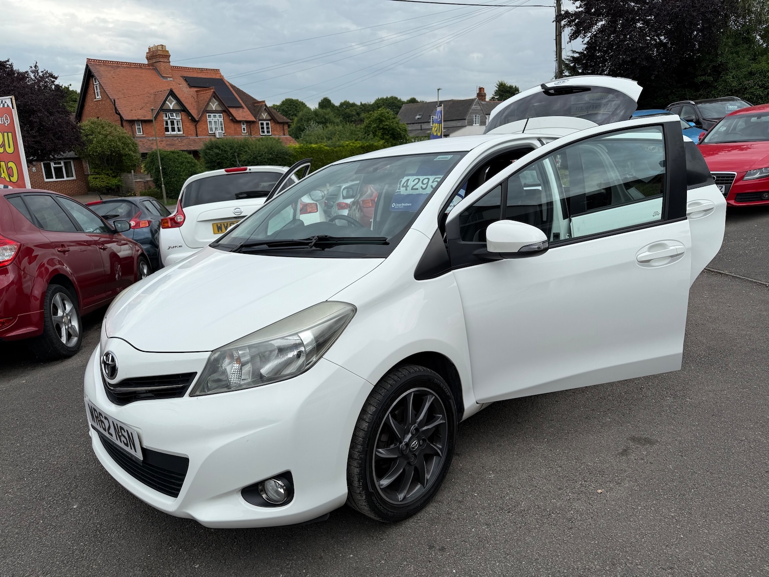Used Toyota Yaris 2012 for sale - 77145203: Photo 9