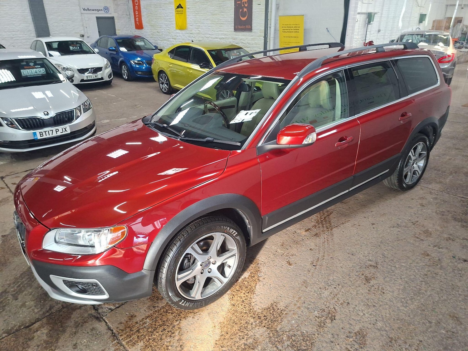 Used Volvo XC70 2011 for sale - 77942311: Photo 10