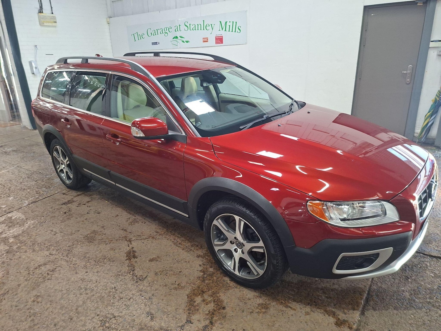 Used Volvo XC70 2011 for sale - 77942311: Photo 11