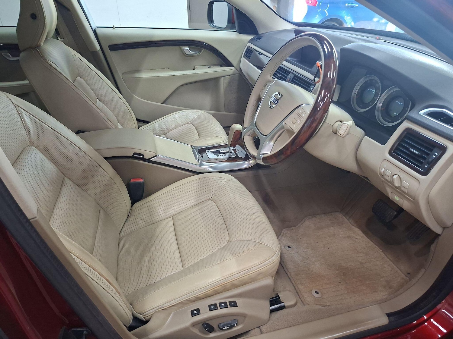 Used Volvo XC70 2011 for sale - 77942311: Photo 12