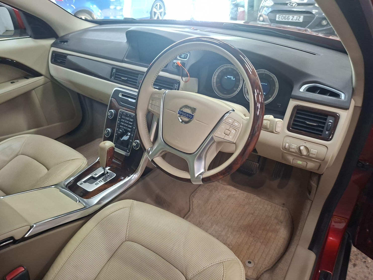 Used Volvo XC70 2011 for sale - 77942311: Photo 13