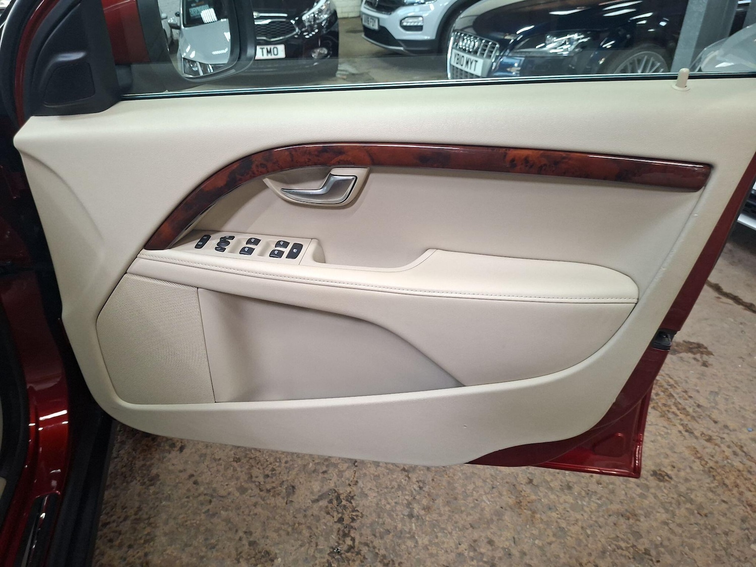 Used Volvo XC70 2011 for sale - 77942311: Photo 14