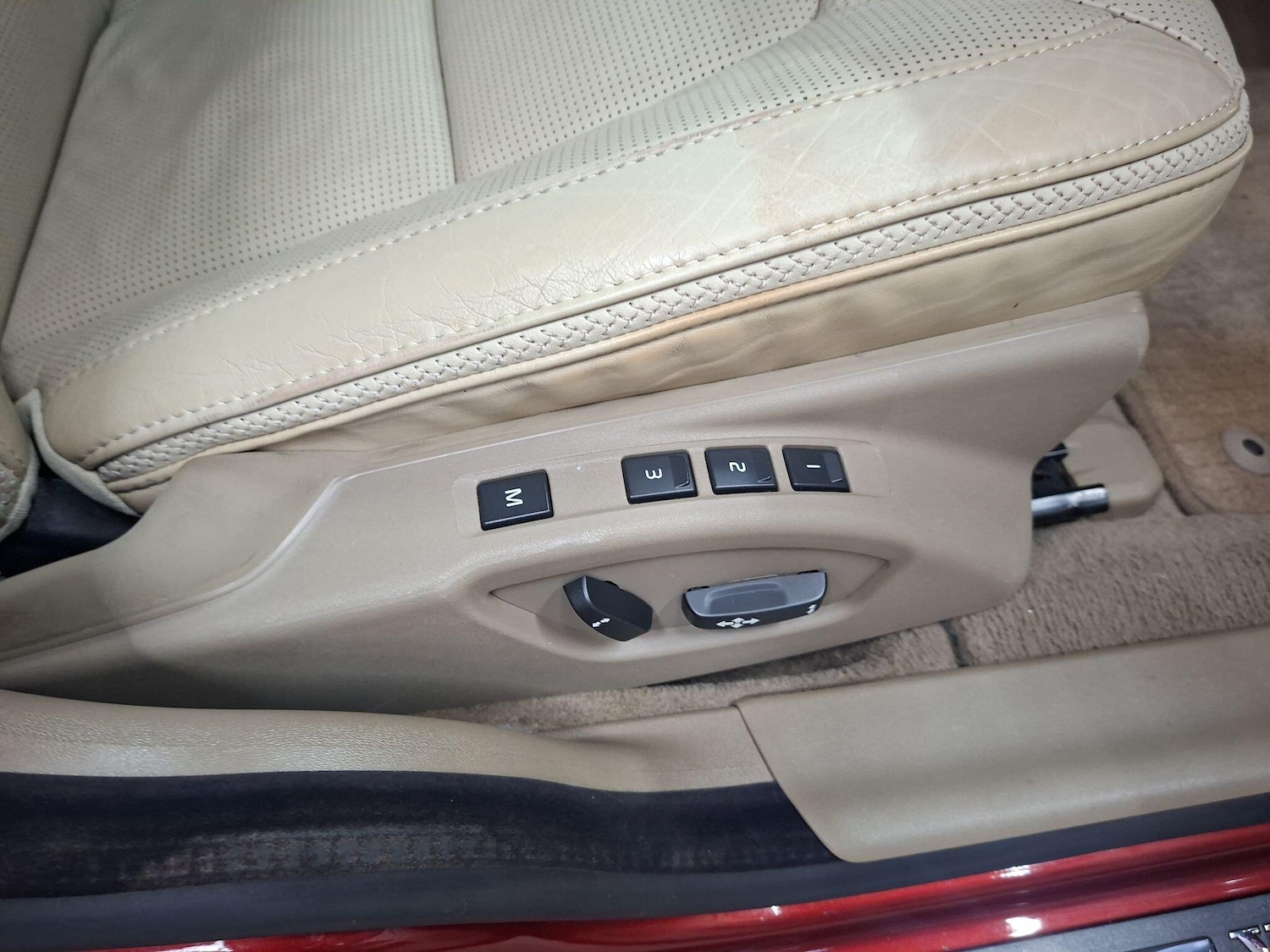 Used Volvo XC70 2011 for sale - 77942311: Photo 15