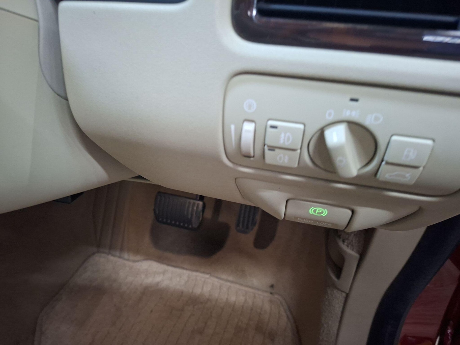 Used Volvo XC70 2011 for sale - 77942311: Photo 16