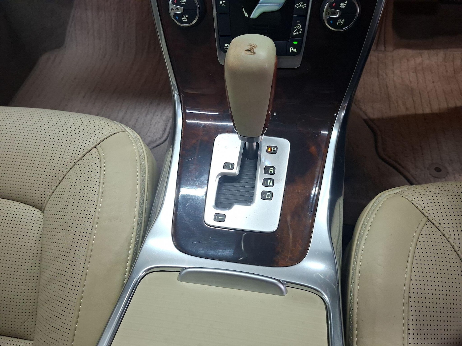 Used Volvo XC70 2011 for sale - 77942311: Photo 20