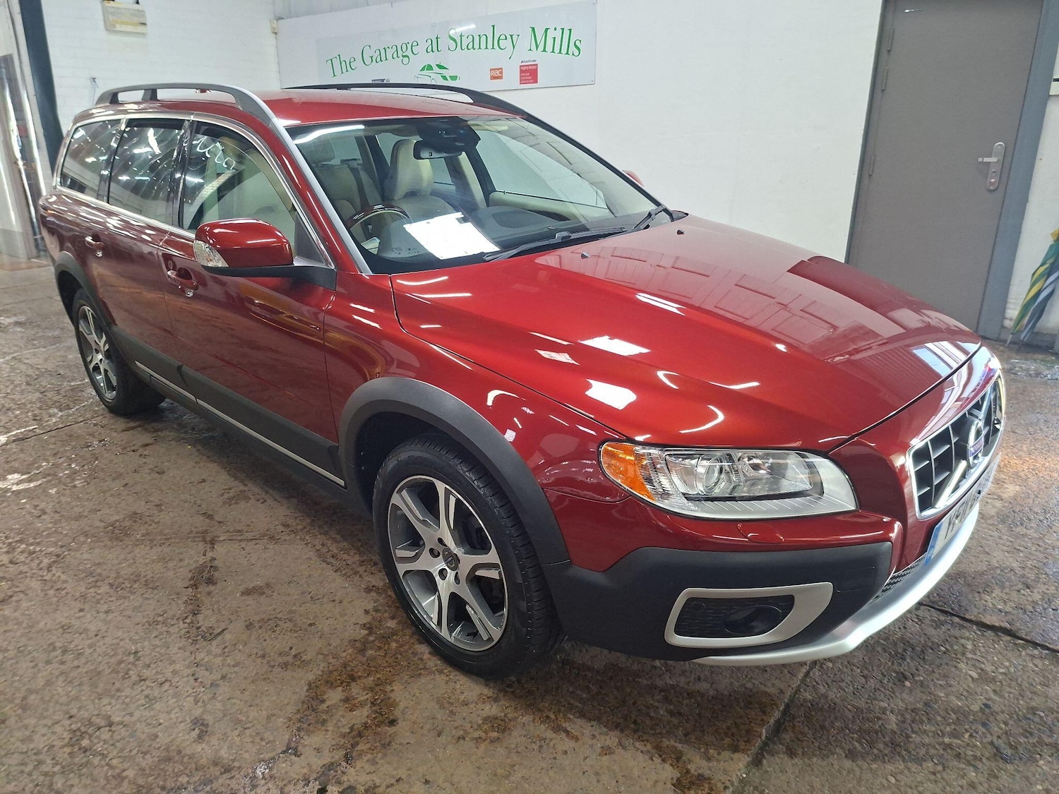 Used Volvo XC70 2011 for sale - 77942311: Photo 3