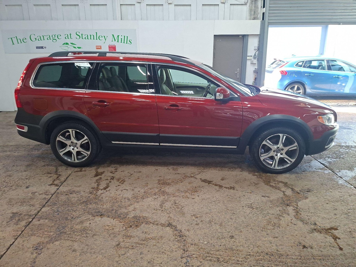 Used Volvo XC70 2011 for sale - 77942311: Photo 5