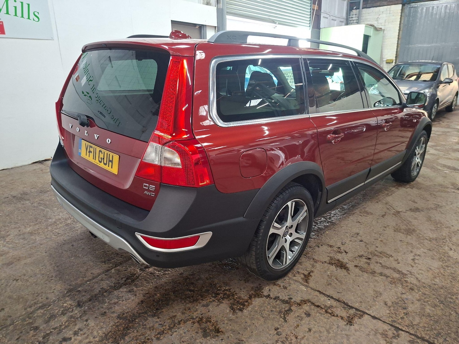 Used Volvo XC70 2011 for sale - 77942311: Photo 6