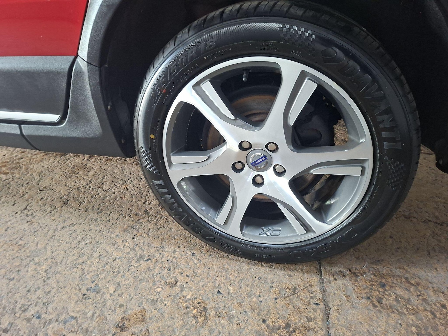 Used Volvo XC70 2011 for sale - 77942311: Photo 8