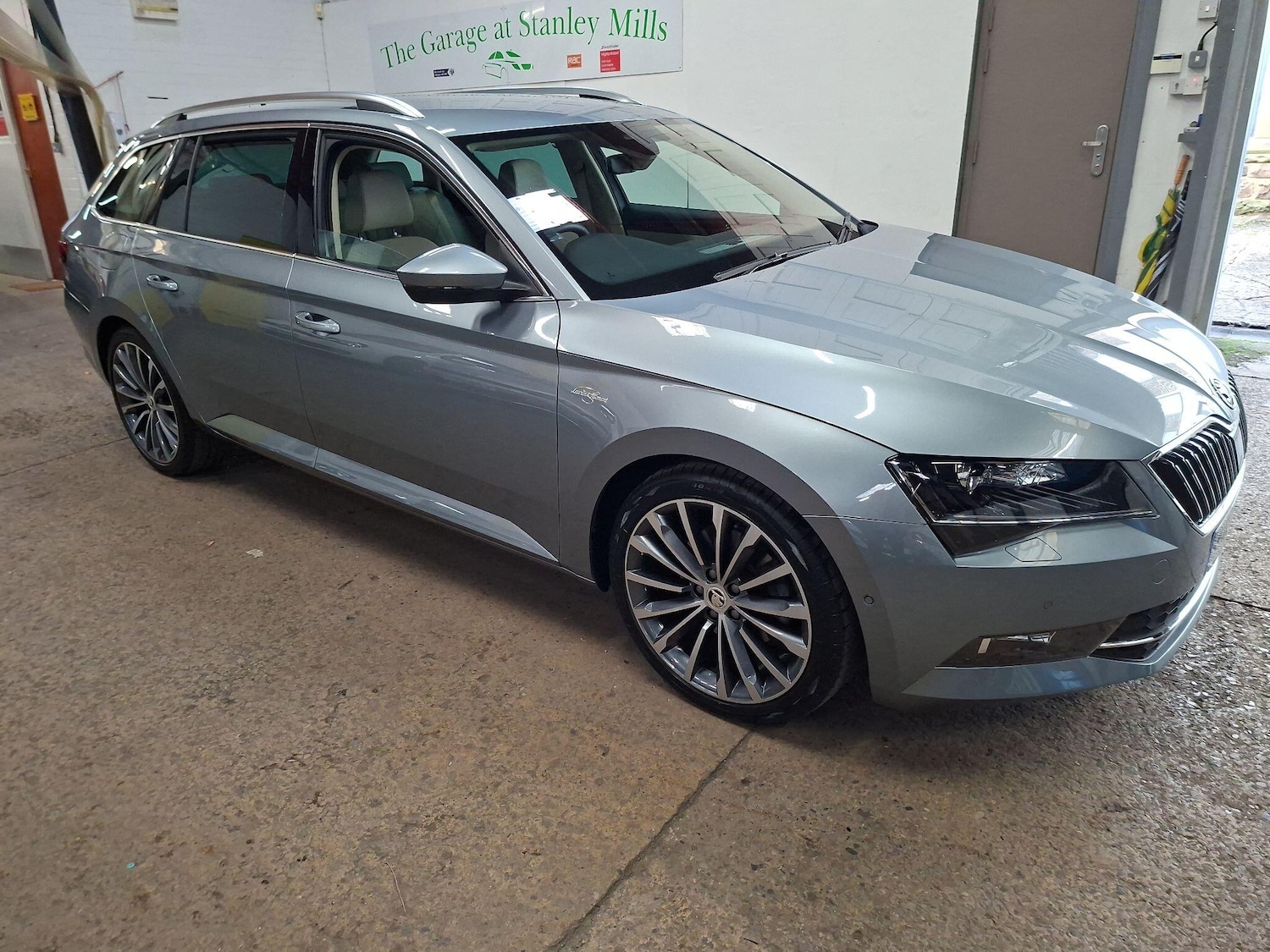 Used Skoda Superb 2018 for sale - 76563605: Photo 1