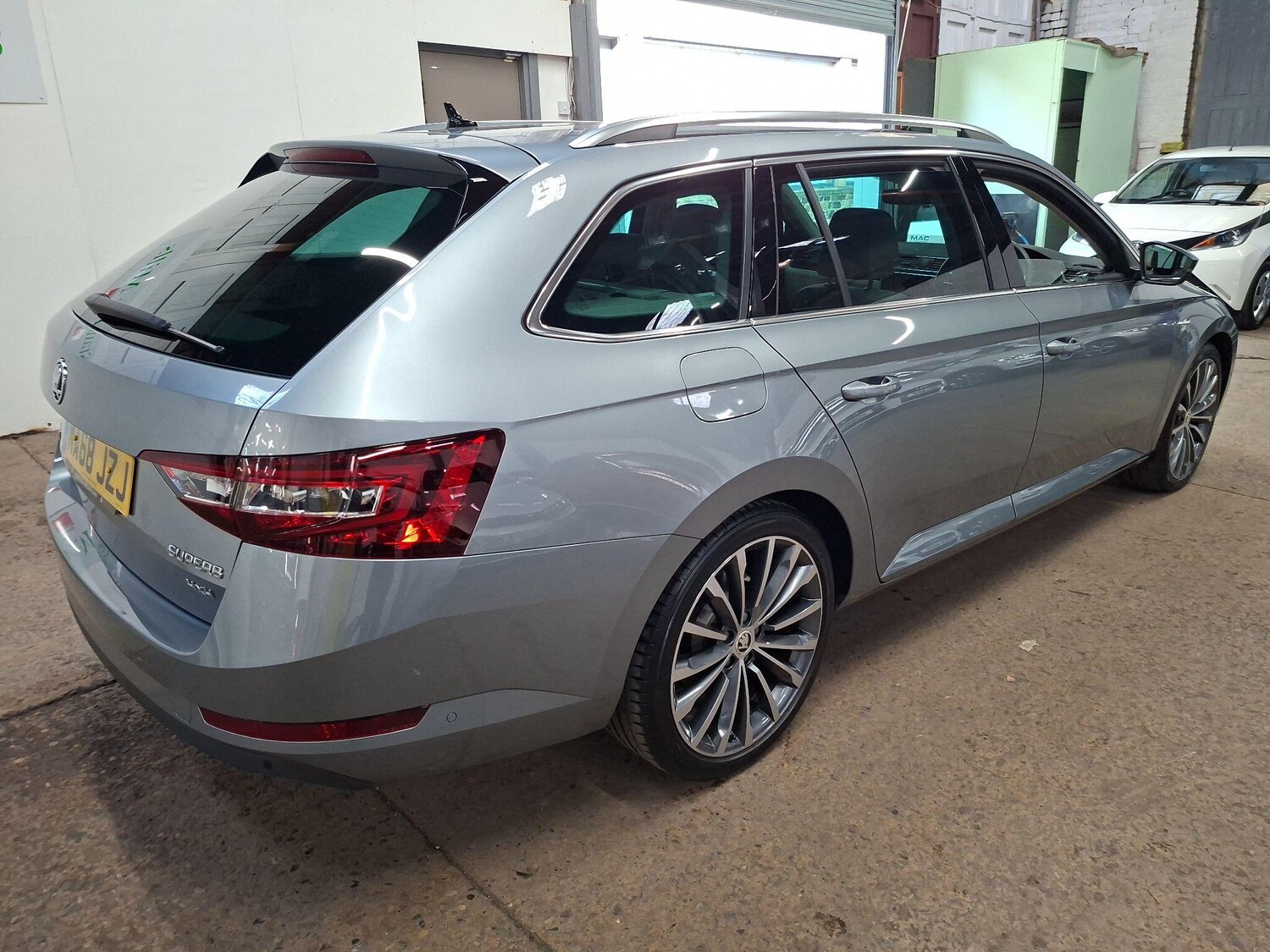 Used Skoda Superb 2018 for sale - 76563605: Photo 11