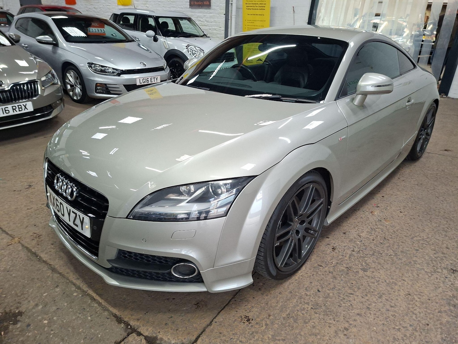 Used Audi TT 2010 for sale - 76635919: Photo 2