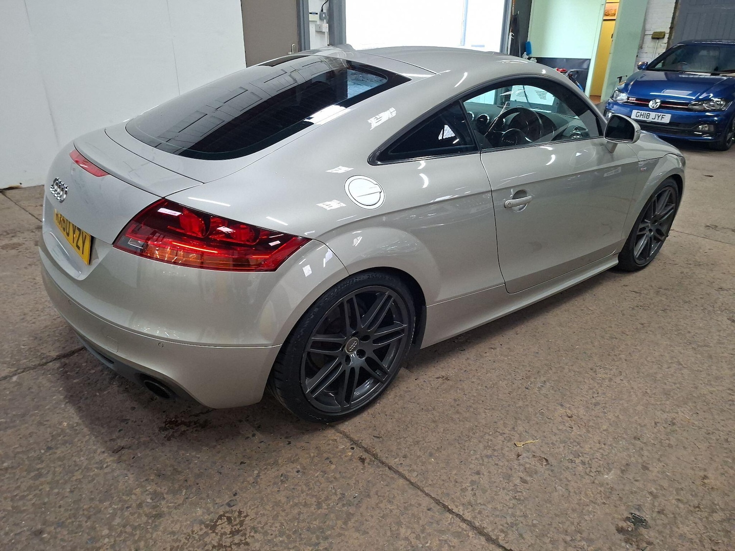 Used Audi TT 2010 for sale - 76635919: Photo 5
