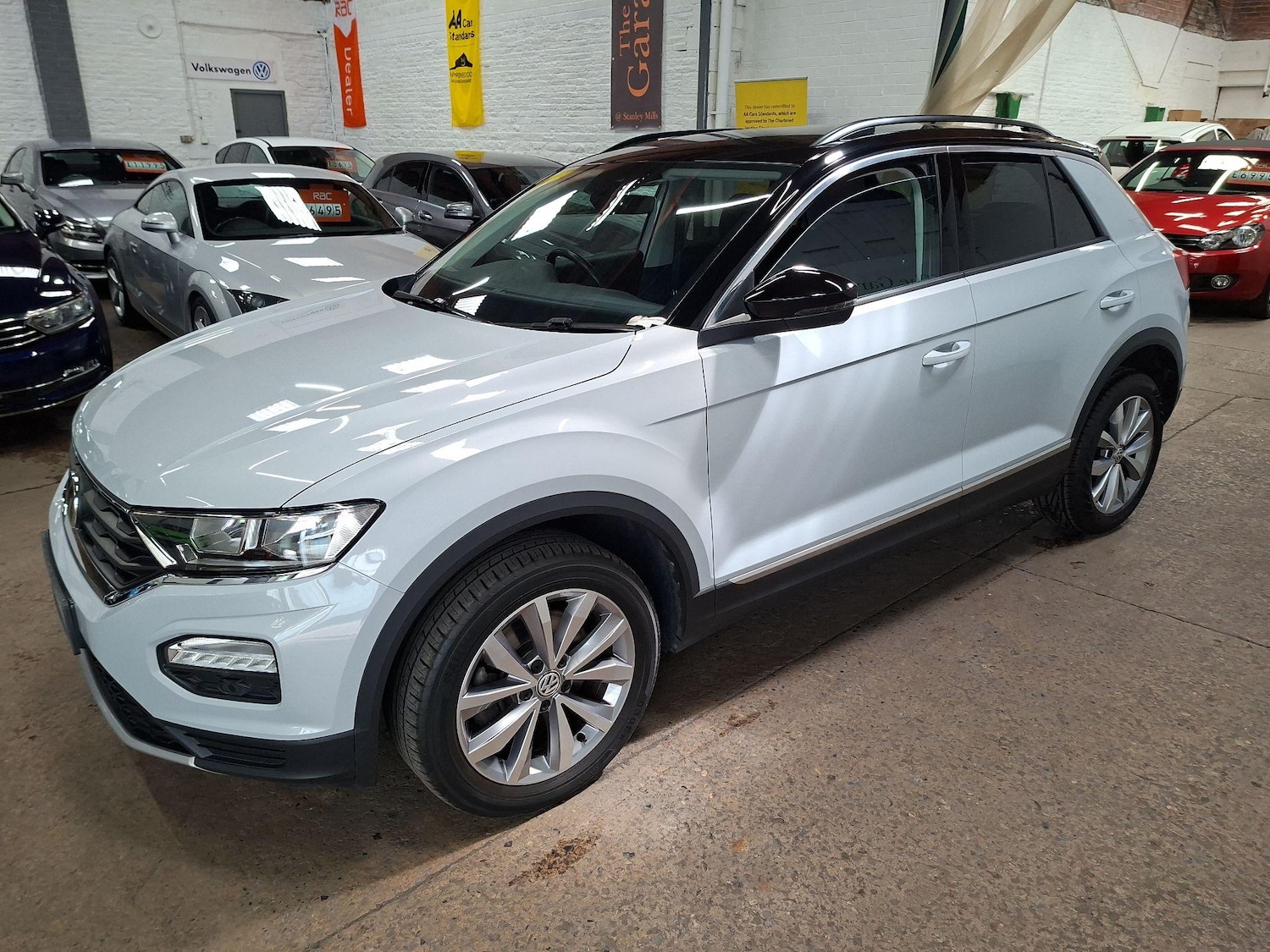 Used Volkswagen T-Roc 2018 for sale - 76563603: Photo 1