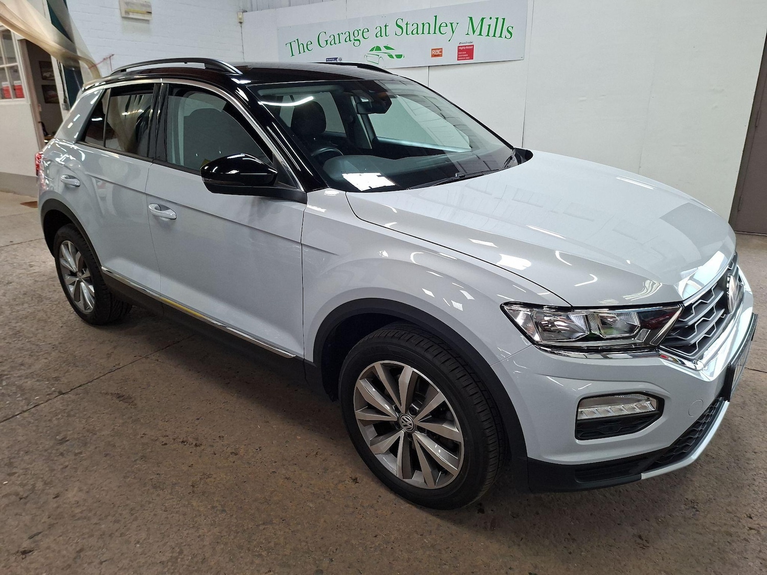 Used Volkswagen T-Roc 2018 for sale - 76563603: Photo 3