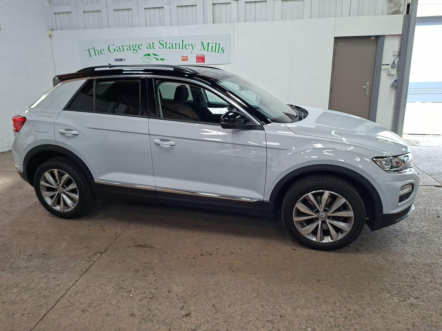 Used Volkswagen T-Roc 2018 for sale - 76563603: Photo 4